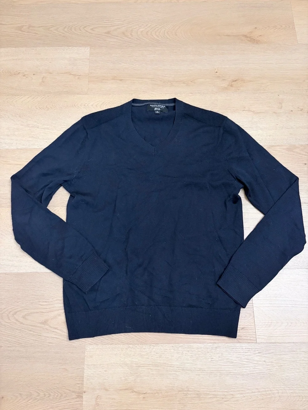 Banana Republic Men’s Medium 100% Italian Merino Wool V-Neck Sweater Navy Blue